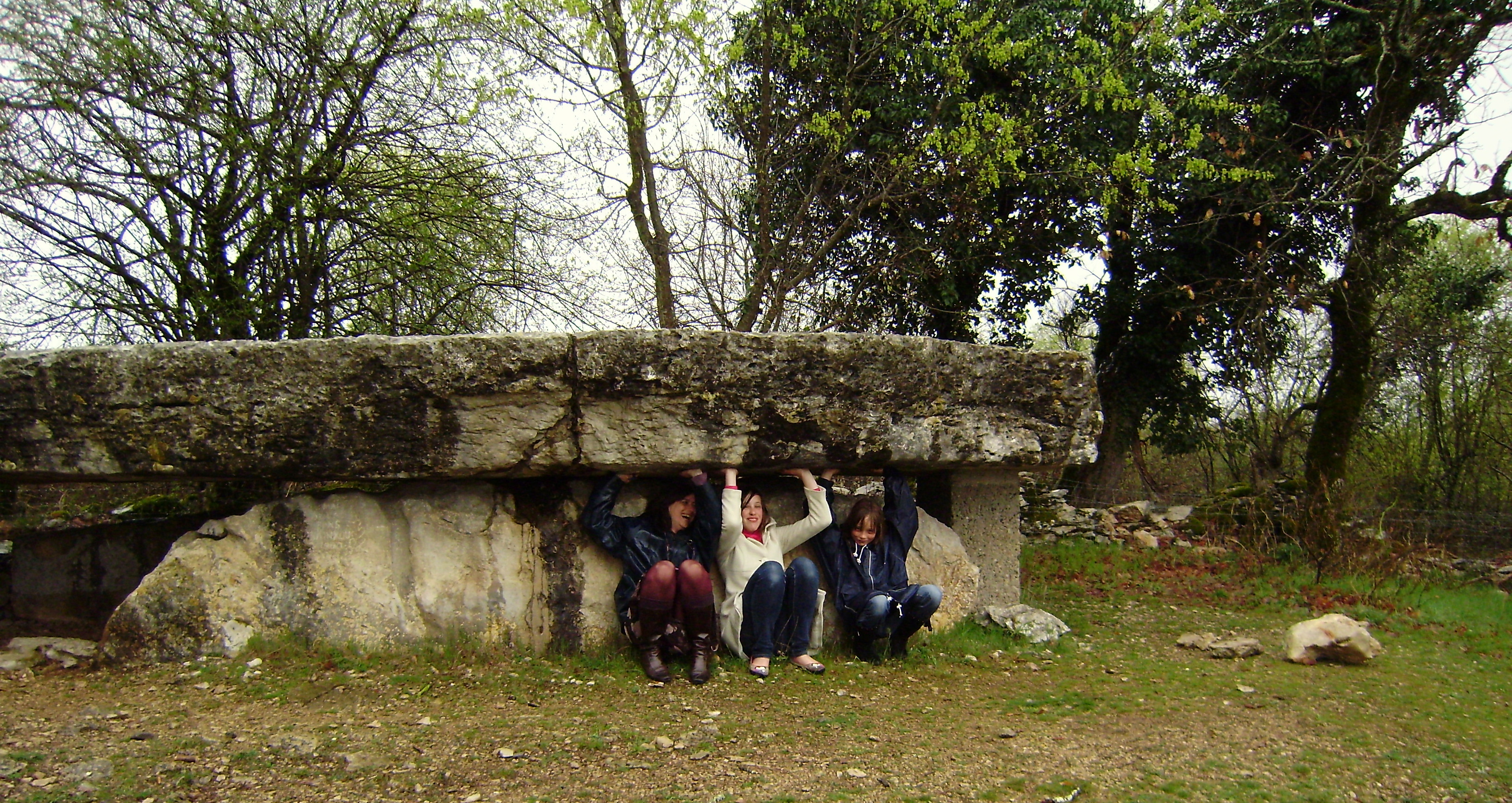 dolmen.jpg